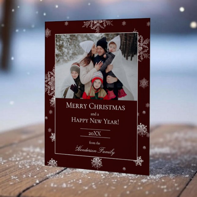 Röda Moderna Snöflingor Platt Jul Foto Kort (Red Modern Snowflakes Holiday Photo Card)