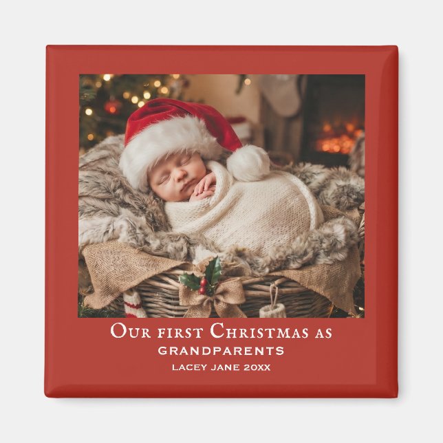 Röda mor- och farföräldrars första jul babyfoto  magnet (Framsidan)