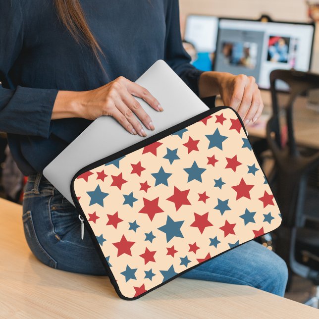Röda och blå stjärnor, 4 juli, Beige bakgrund Laptop Fodral (Skapare uppladdad)