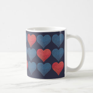 Röda och blåa mönstrade hjärtan kaffemugg