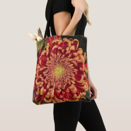 Röda och gula chrysanthemum blommor tygkasse