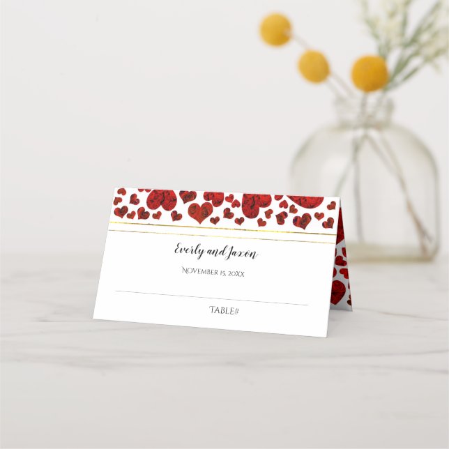 Röda och Guld Elegant Hearts och Ro Bröllop Placeringskort (Framsida)