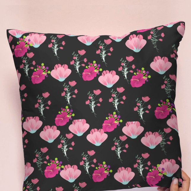 Röda och rosa blommor mönster på svart kudde (Skapare uppladdad)