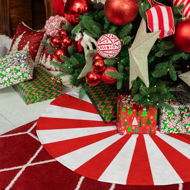 Röda och vita Starburst-ränder Julgransmatta Borstad Polyester (Red and White Starburst Stripes Brushed Polyester Tree Skirt)