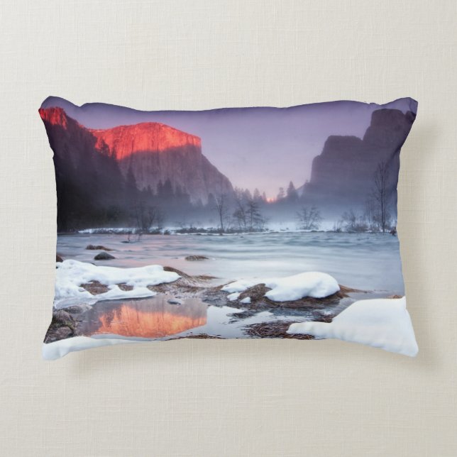 Röda Omega Prydnadskudde (Framsidan)