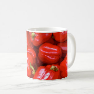 Röda paprikor Mönster i en förstorad design Kaffemugg