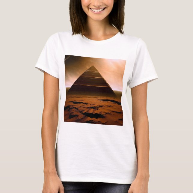 Röda planetens pyramid t shirt (Framsida)