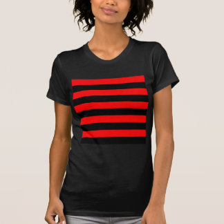 Röda randar - som är svart och t shirt