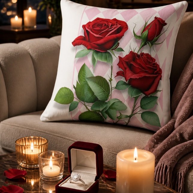 Röda rosor och rosa och vit diamantmönster kudde (Skapare uppladdad)