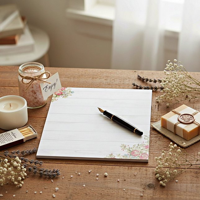 Röda rosor på trä anteckningsblock (Skapare uppladdad)