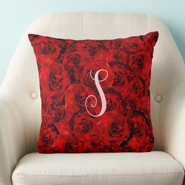 Röda Rosor Stilrent Anpassat Monogram Kudde (Skapare uppladdad)