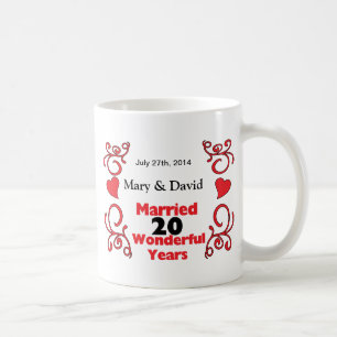 Röda rulla- & hjärtanamn & daterar 20 år årsdag kaffemugg