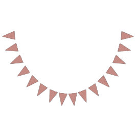 Röda textilier och rosa som lagts över ett skyddat vimplar