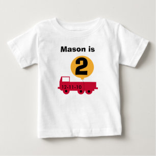 Röda Tshirts för lastbilanpassadefödelsedag