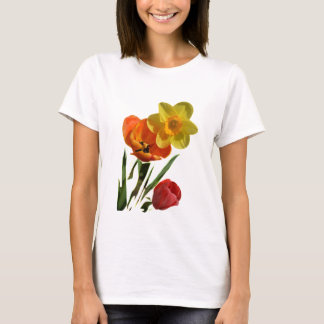 Röda tulpaner och gula narcissblommor t shirt