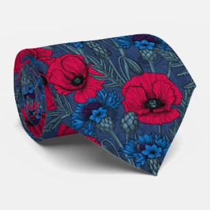 Röda vallmo och blå kornblommor på blått slips