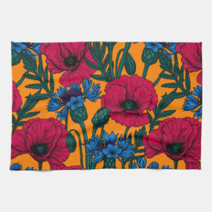 Röda vallmo och blåkornblommor på orangen kökshandduk