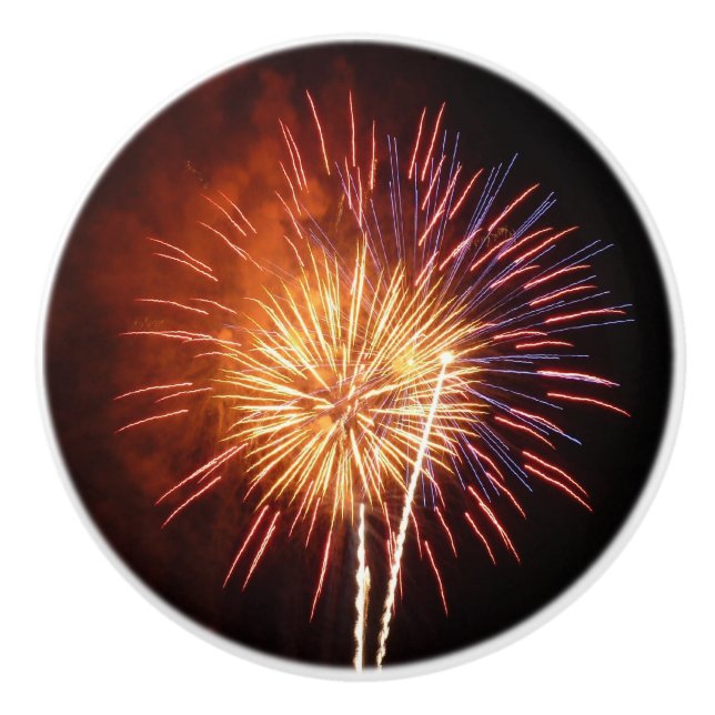 Röda, vita och blåa fyrverkerier I Patriotiska Knopp (Framsidan)