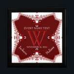Röda vitboken om Snöre Gräns Bröllop Minnesask<br><div class="desc">Unika presentlådor av anpassade: Snyggt fractaler red snöre gräns på vit smyckeskrin - Exquisite and elegant personligt bröllp, Anniury eller förlovning present. Anpassa med namn, årsdag och monogram eller siffror - som är gjorda i en underbar presentlåda av trä till behållans trinketer, smyckeskrin för dina speciella nyckelköer. Gör en underbar...</div>