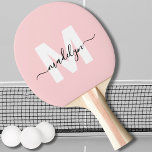 Rödaktig Rosa Modernt Skript Namn Girligt Monogram Pingisracket<br><div class="desc">Skapa Ditt Eget Personliga Moderna Skript Namn Girly Blush Rosa Monogram Pingisracket. Detta ultragirlika pingisracket har en mjuk blush rosa bakgrund med en djärv, platt vit initial (inget glitter eller folie) på framsidan, i kombination med ett lekfullt svart skriptnamn för en extra personlig touch. Baksidan av racketen är enfärgat rosa,...</div>