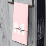 Rödaktig Rosa Namn Monogram Kökshandduk<br><div class="desc">Personlig skräddarsydd rosa initial namnmärke köksduk. Lägg till en touch av elegans i ditt kök med denna snygga monogramduk. Designad för en tri-fold stil,  har den en mjuk rosa bakgrund,  en vit fet initial och ett flödande svart skrivet namn,  vilket ger en personlig och sofistikerad look.</div>