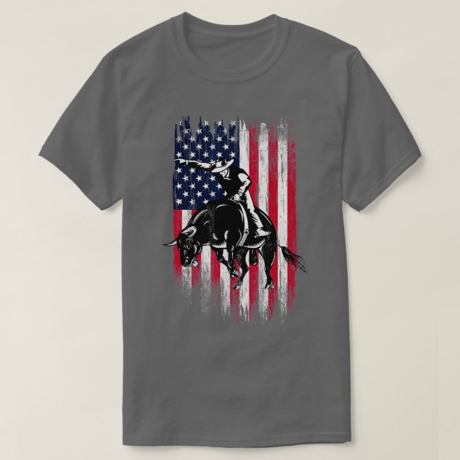 Rodeo Bull Rider Patriotic American Flagga Cowboys T Shirt (Design framsida)