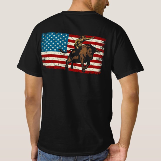 Rodeo Bull Rider Patriotic American Flagga Cowboys T Shirt (Baksida)