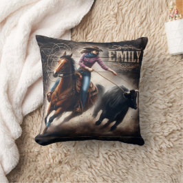 Rodeo Cowgirl Roping a Calf vid Sunset Kudde