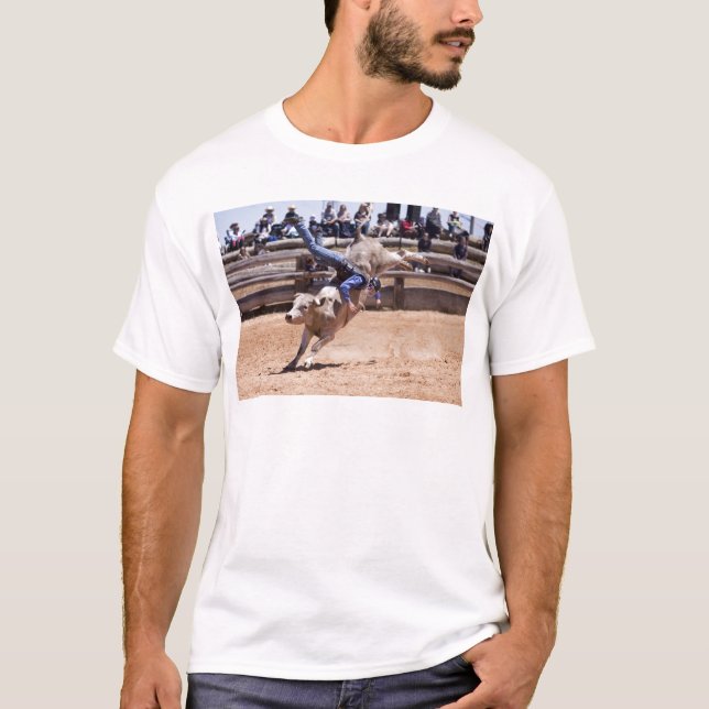 Rodeo som sparkar bakut tjuren t-shirt (Framsida)