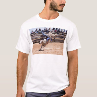 Rodeo som sparkar bakut tjuren tröja