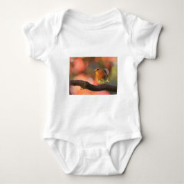 Rödhake på en gren tee shirt