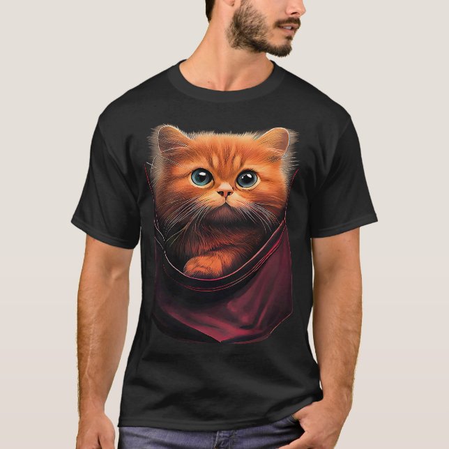 Rödhårig katt sitter i fickan t shirt (Framsida)