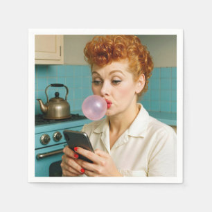 Rödhårig Retro Kvinna Skickar Textmeddelande På Mo Pappersservett