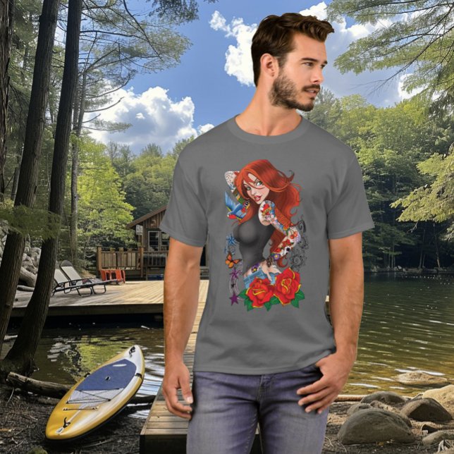 Rödhårig Woman Tattoos T Shirt (Skapare uppladdad)