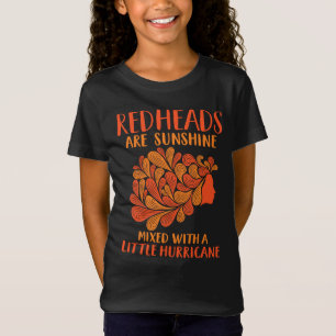 Rödhårigen är solljus blandat med lite t shirt