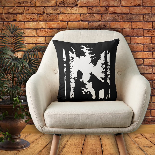 Rödluvan Gießkanna Blommor varg Skog Kudde (Black white decorative pillow with red riding hood in the forest under trees with the wolf.)