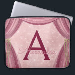 Rodna namn för rosa- och Burgundy gardinMonogram Laptop Fodral<br><div class="desc">Den rodna rosan och Burgundy hänger upp gardiner flickaktigt gnistraMonogramfodral. Detta fodral kan skräddarsy för att inkludera ditt initialt och förnamn.</div>
