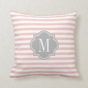 Rodna rosarandar med den gråa monogramen kudde
