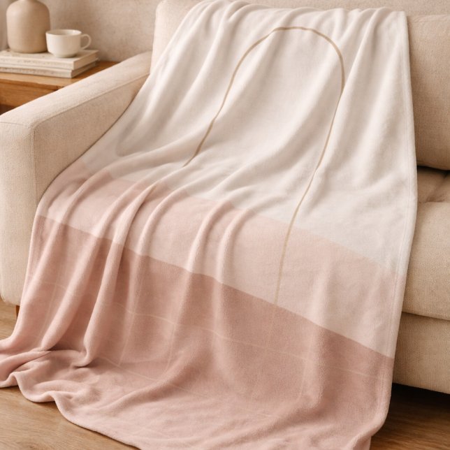 Rodnad Taupe Valmottel Filtdyna Fleecefilt (Ivory fleece with blush gradient and taupe arch detail, designed for layered neutral living.)