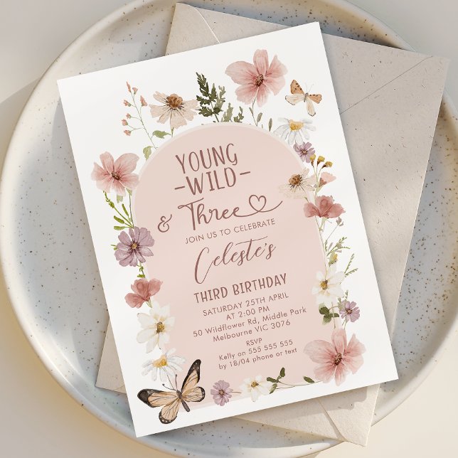 Rodnad Vild Blomma Ung Vild Tre 3:e Födelsedag  Inbjudningar (Young, Wild and Three Birthday Invitation Wildflowers, Wildflowers 3rd Birthday Invitation Template)