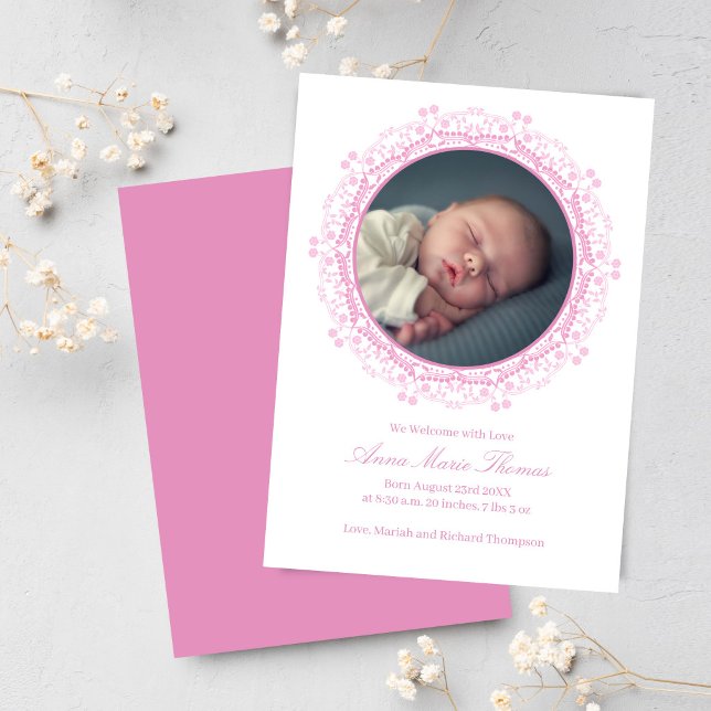 Rodnande Rosa Nyfödd Foto Födelse Annonseringskort (Elegant pink mandala baby announcement with newborn photo shown on phone, soft script typography.)
