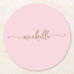 Rödrosa Guld Monogram Namn Skript Underskrift Underlägg Papper Rund<br><div class="desc">Rosa modern guldmonogram namn signatur skript anpassad personlig rund papper coaster. Dessa mönster har ditt förnamn i en vacker handskriven svans typsnitts signatur typografi i guld färg på ljus baby rosa eller rosafärgad bakgrund. Så lätt att anpassa. Stor snygg feminin husvärmningspresent, också för födelsedag, bröllop, sweet 16 födelsedagsfest, bröllops shower,...</div>