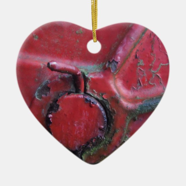 Rödrost lastbil nära julgransprydnad keramik (Framsidan)