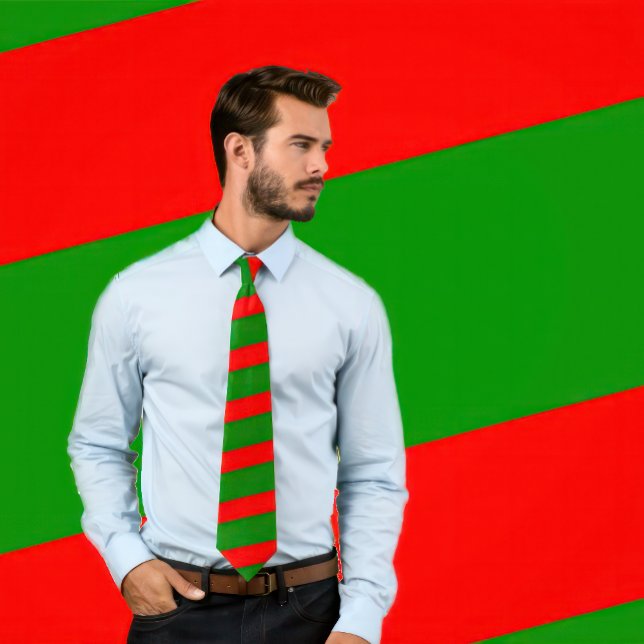 Rödskikt och Grönt (tjockt Rand) Slips (Man wears a Red and Green Striped Tie (Thick Stripes)
)