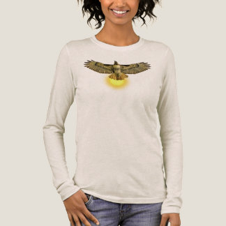 Rödstjärtad vråk flygande in i solen t shirt