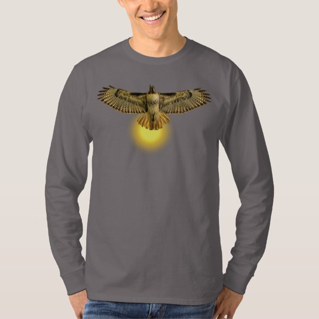 Rödstjärtad Vråk Flyger In I Solen T Shirt (Framsida)