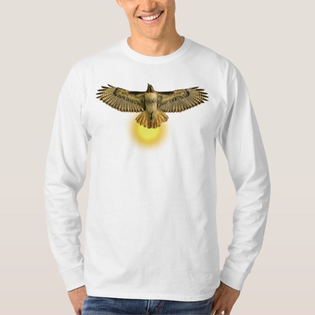 Rödstjärtad Vråk Flyger in i Solen T Shirt (Framsida)