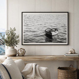 Roende båt på lugnt vatten minimalistisk nautisk poster