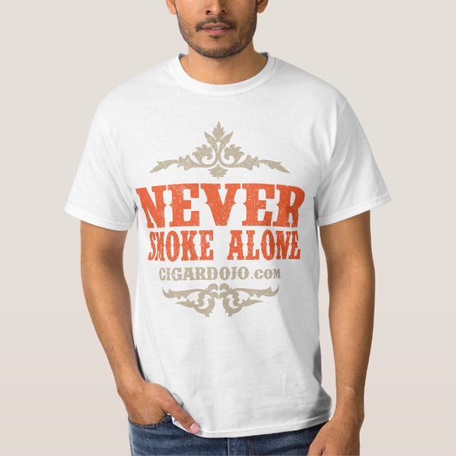 Röka aldrig den ensamma färgdesignen tee (Framsida)
