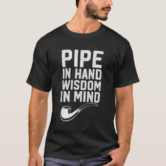 Rökning av röktobiljor av röktobak i handvaxet i t shirt